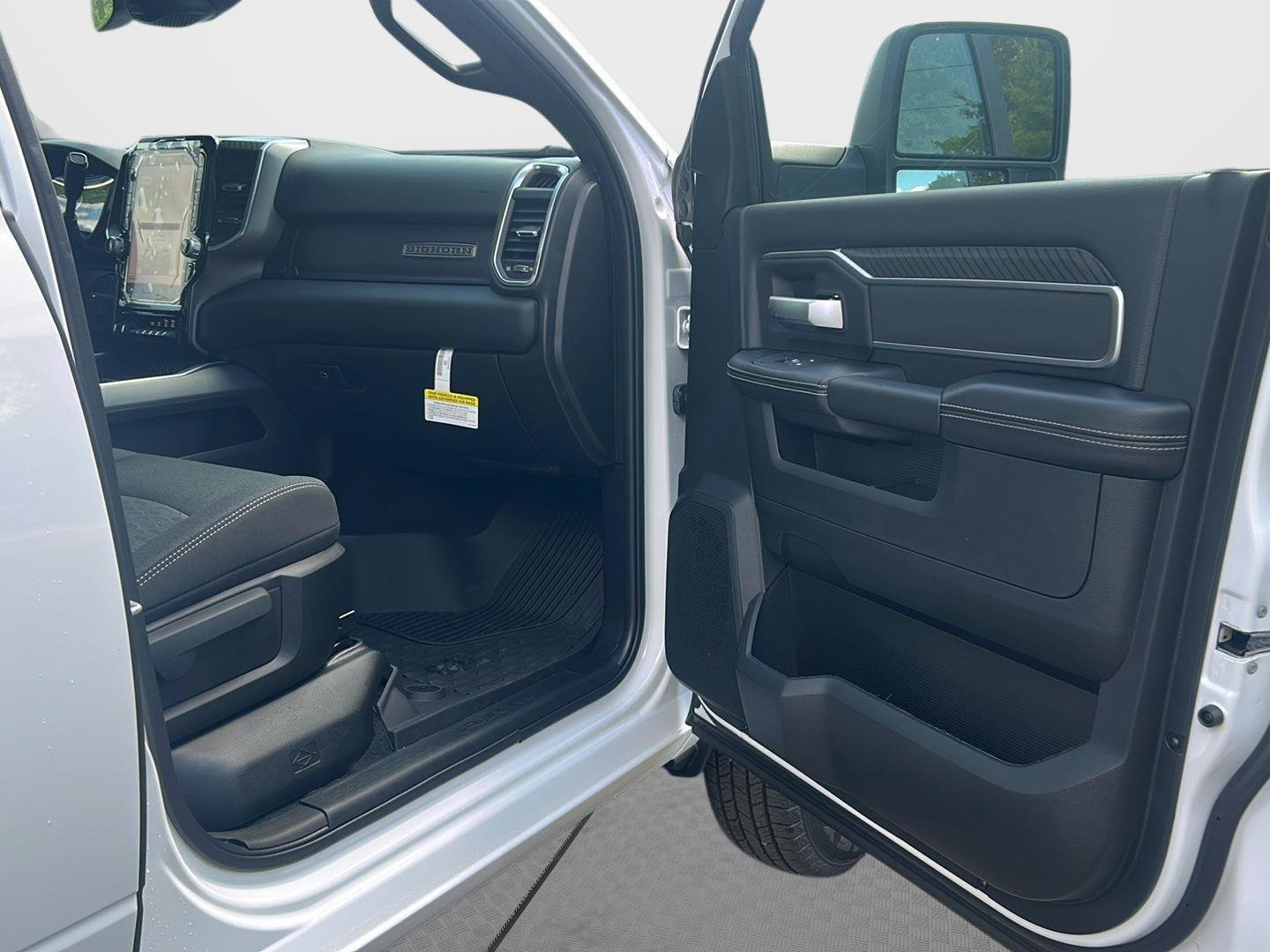 New 2026 RAM 3500 Big Horn AWD/4WD image 47