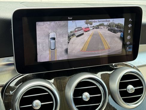 Used 2020 Mercedes-Benz GLC 300 w/ Parking Assistance Package image 18