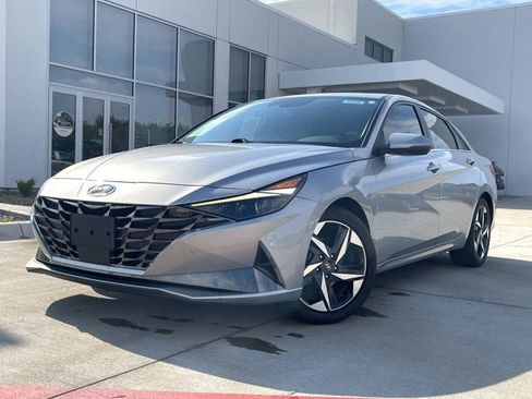 Used 2023 Hyundai Elantra Limited image 2