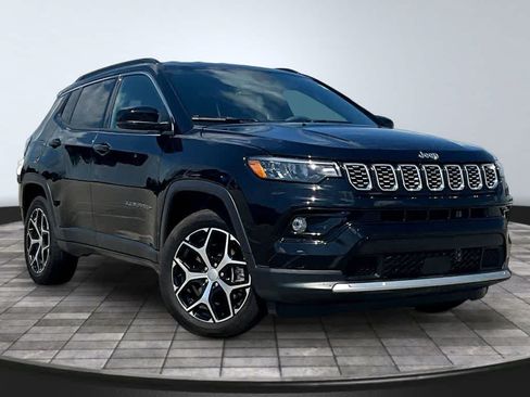 Used 2024 Jeep Compass Limited AWD/4WD image 3