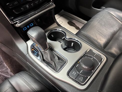 Used 2019 Jeep Grand Cherokee Limited AWD/4WD image 13