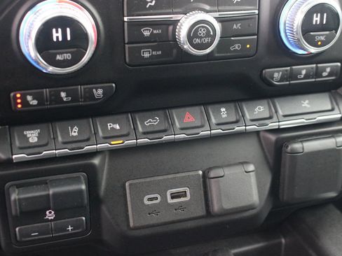 Used 2023 GMC Sierra 3500 Denali w/ Denali Ultimate Package image 29