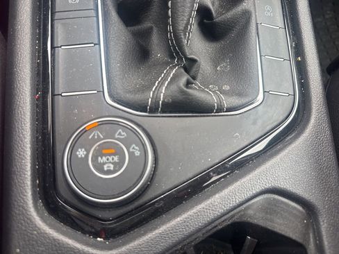 Used 2024 Volkswagen Taos SE AWD/4WD image 9