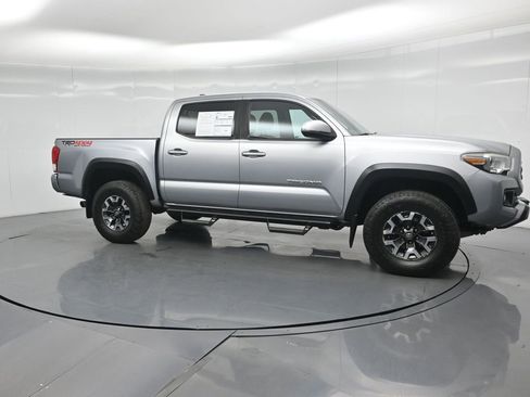 Used 2019 Toyota Tacoma TRD Off-Road w/ Technology Package AWD/4WD image 24