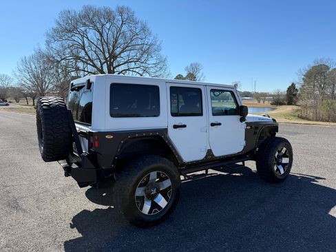 Used 2014 Jeep Wrangler Unlimited Rubicon w/ Connectivity Group AWD/4WD image 4