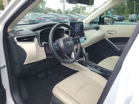 Used 2023 Toyota Corolla Cross XLE w/ Convenience Package FWD image 19