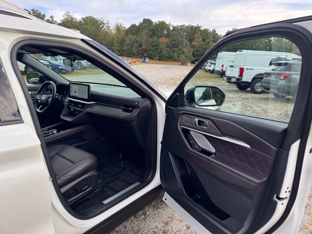 Used 2025 Ford Explorer Platinum w/ Ultimate Package AWD/4WD image 14