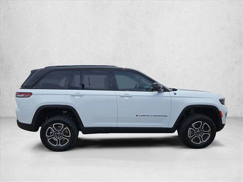 Used 2023 Jeep Grand Cherokee Trailhawk w/ Advanced Protech Group II AWD/4WD image 4