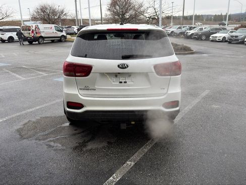 Used 2019 Kia Sorento LX image 8