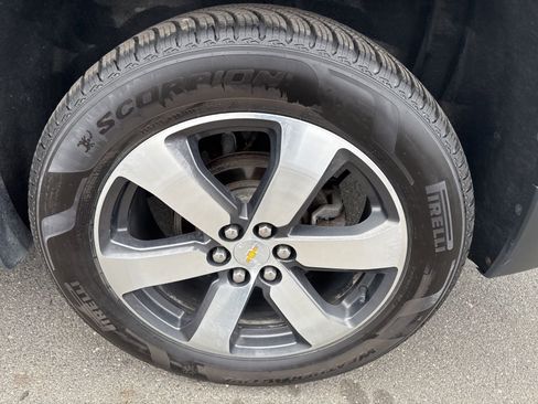 Used 2019 Chevrolet Traverse LT w/ LT Premium Package AWD/4WD image 10