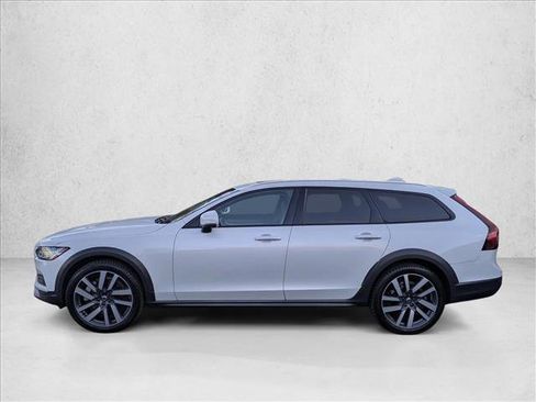Used 2021 Volvo V90 T6 Cross Country w/ Climate Package image 9