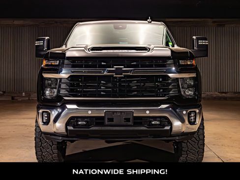 Used 2025 Chevrolet Silverado 2500 LT AWD/4WD image 4