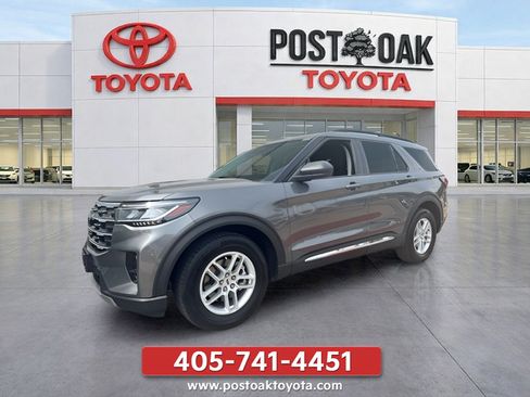 Used 2025 Ford Explorer Active w/ Active Comfort Package RWD image 1