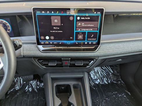 Certified 2025 Volkswagen Tiguan SE FWD image 11