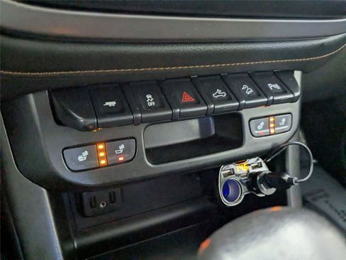 Used 2022 GMC Canyon AT4 image 24