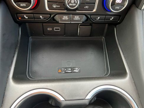 Used 2022 Chevrolet Tahoe Z71 w/ Luxury Package image 39