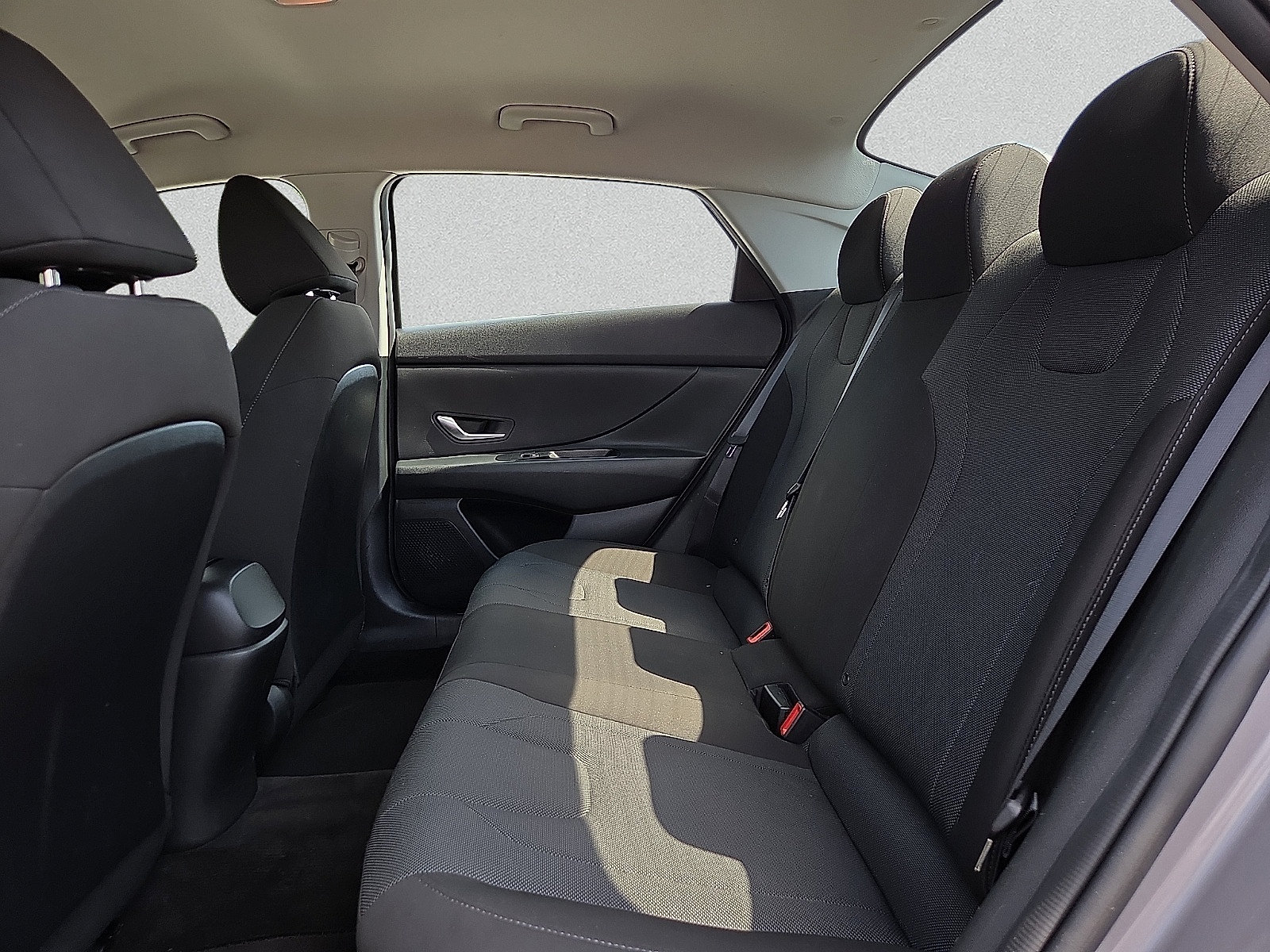 Used 2023 Hyundai Elantra SE FWD image 9