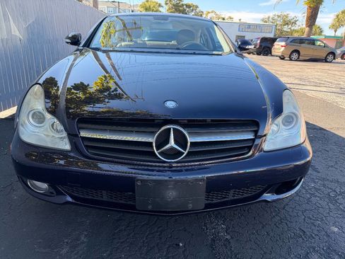 Used 2006 Mercedes-Benz CLS 500 w/ Premium Pkg image 3