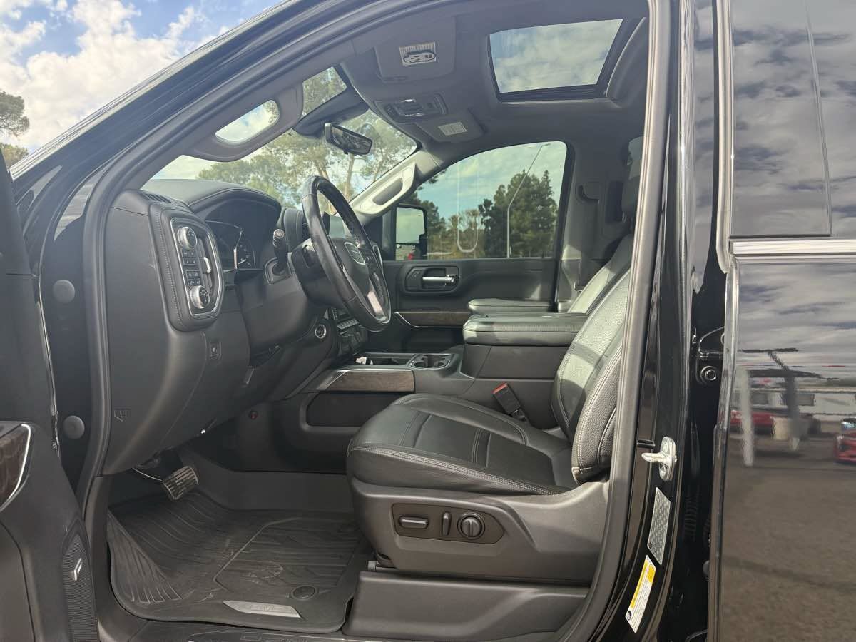 Used 2021 GMC Sierra 2500 Denali w/ Denali Ultimate Package AWD/4WD image 8