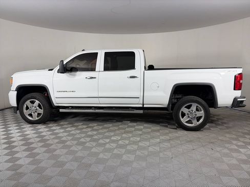 Used 2015 GMC Sierra 2500 Denali w/ Duramax Plus Package AWD/4WD image 4