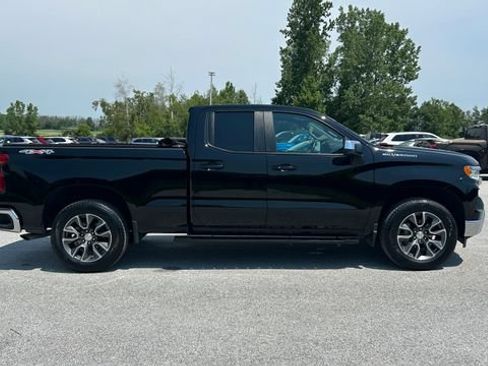 Used 2023 Chevrolet Silverado 1500 LT AWD/4WD image 2