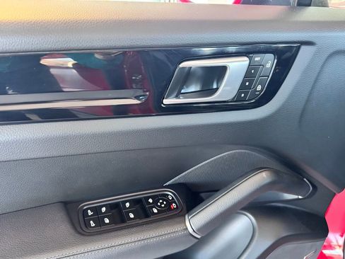 Used 2023 Porsche Cayenne Platinum Edition image 38