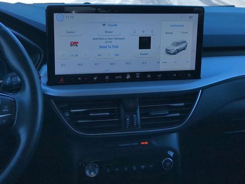 Used 2024 Ford Escape Platinum image 28