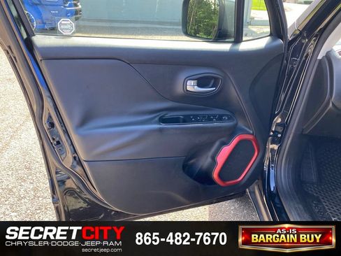 Used 2015 Jeep Renegade Trailhawk AWD/4WD image 14
