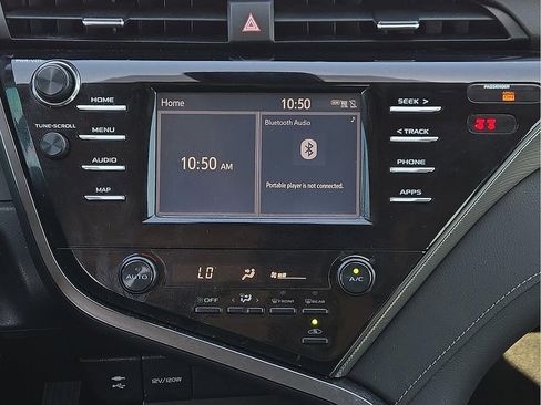 Used 2019 Toyota Camry SE image 11