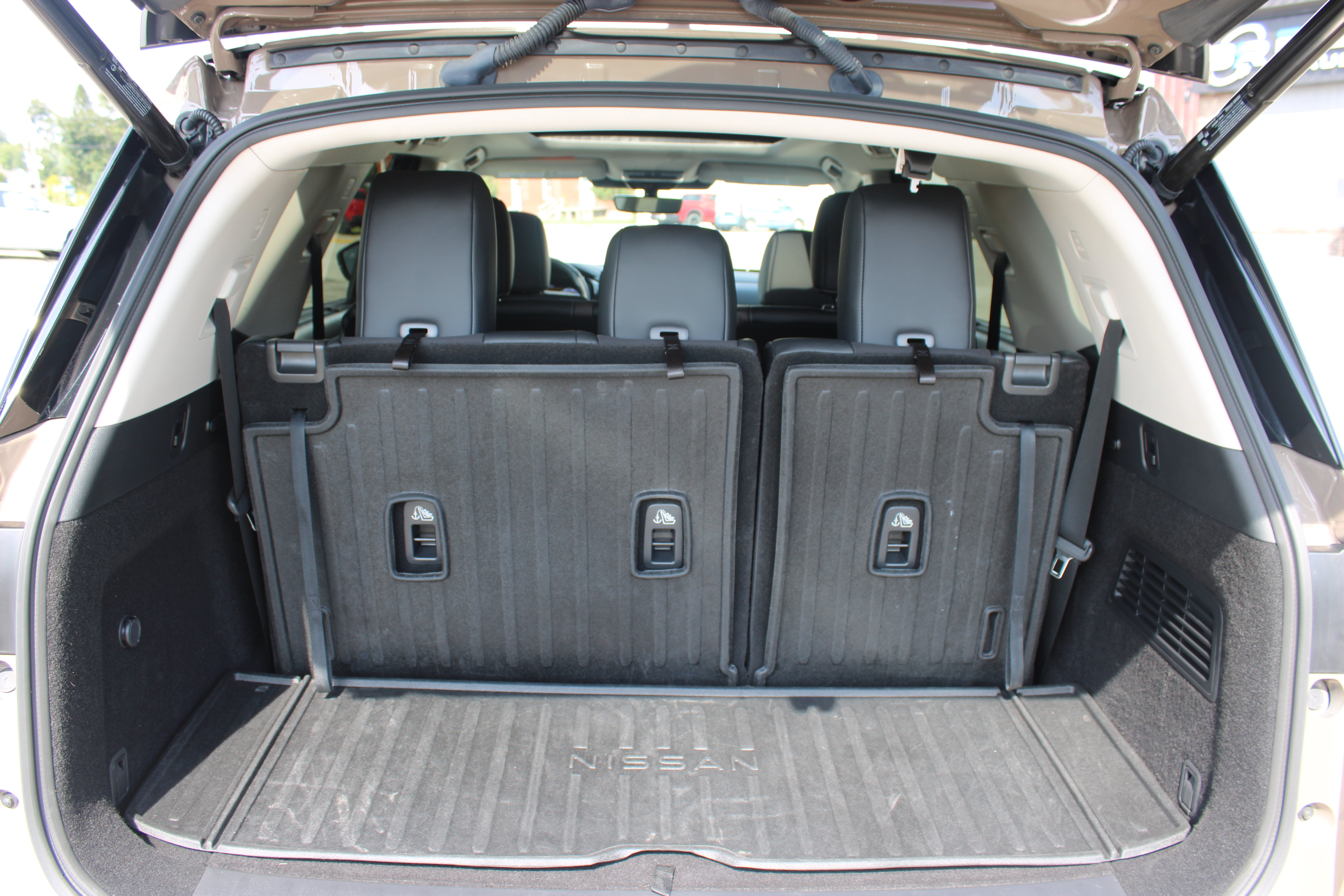Certified 2024 Nissan Pathfinder Platinum w/ Cargo Package AWD/4WD image 5