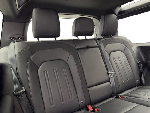 Used 2021 Land Rover Defender 90 X-Dynamic S image 38