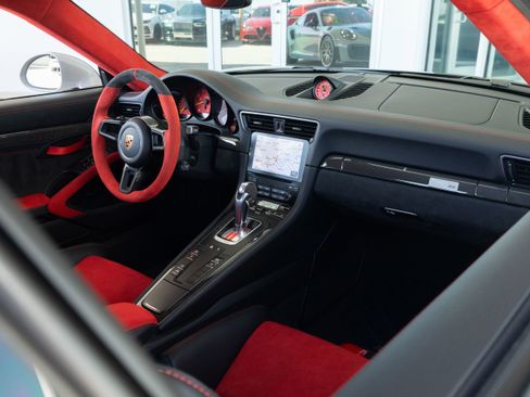 Used 2018 Porsche 911 GT2 RS RWD image 83