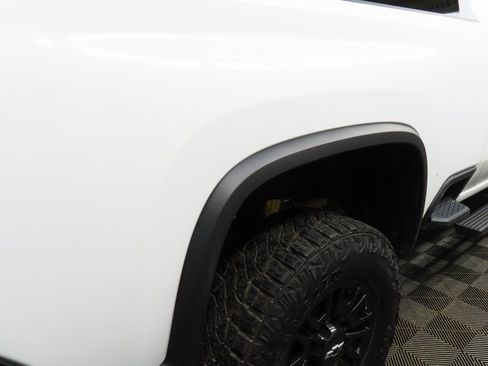 Used 2025 Chevrolet Silverado 2500 ZR2 w/ Technology Package image 33