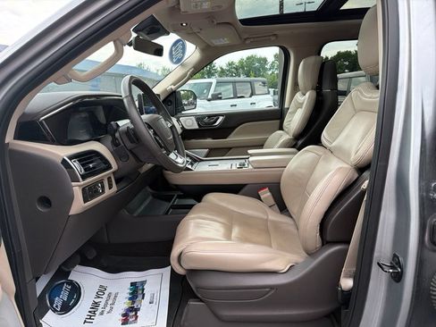 Used 2022 Lincoln Navigator Reserve AWD/4WD image 24