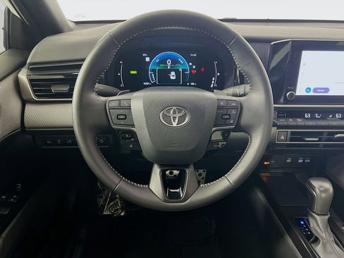 Used 2025 Toyota Camry SE AWD/4WD image 11