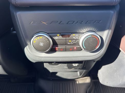 Used 2025 Ford Explorer Platinum image 15