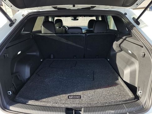 Used 2025 Volkswagen Atlas Cross Sport SE image 29