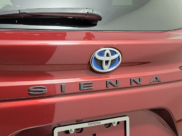Used 2021 Toyota Sienna XLE FWD image 9