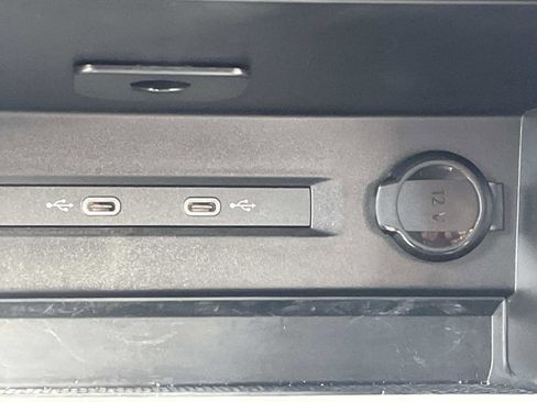 Certified 2025 Volkswagen Taos SE w/ Black Wheel Package image 27