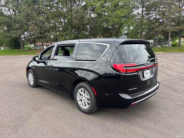 New 2027 Chrysler Pacifica Select w/ Family Tech Group FWD image 4