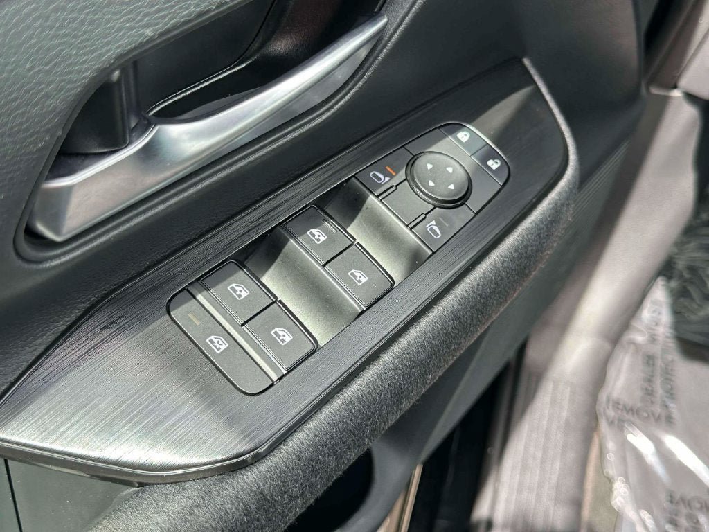 Certified 2025 Nissan Kicks SV w/ SV Premium Package AWD/4WD image 15