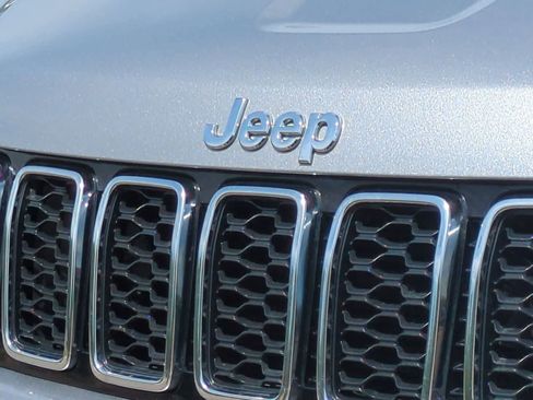 Used 2021 Jeep Grand Cherokee Limited AWD/4WD image 12