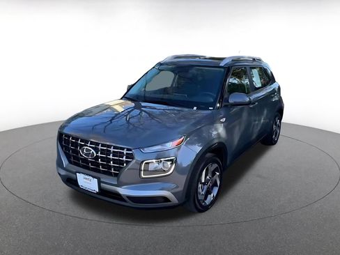 Used 2025 Hyundai Venue SEL image 7