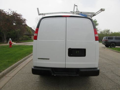 Used 2017 Chevrolet Express 2500 RWD image 11