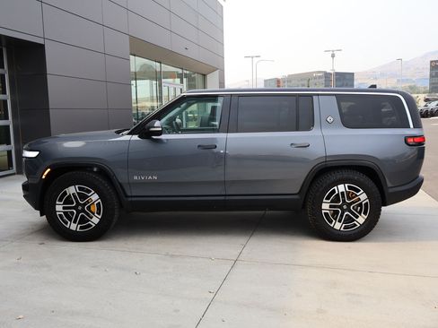 Used 2023 Rivian R1S Adventure AWD/4WD image 9