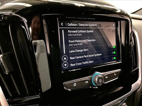 Used 2023 Chevrolet Traverse LT image 34