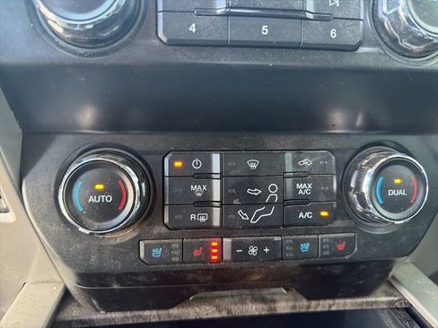 Used 2019 Ford F350 Lariat w/ Lariat Value Package AWD/4WD image 13