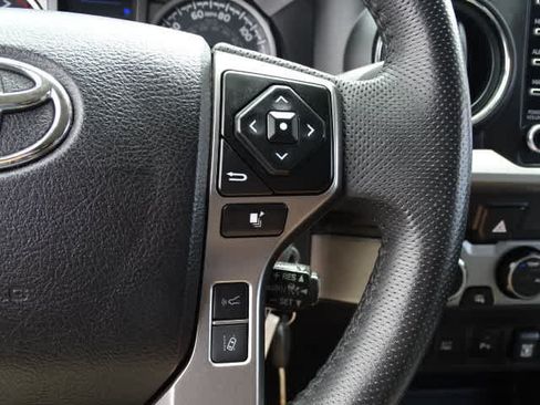 Certified 2022 Toyota Tacoma SR5 AWD/4WD image 35