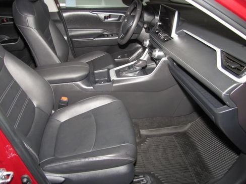 Used 2025 Toyota RAV4 XLE Premium FWD image 20