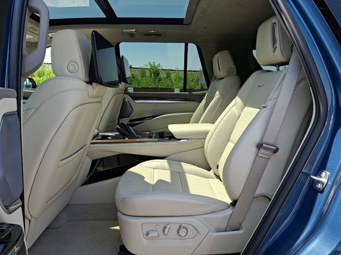Certified 2026 Cadillac Escalade Platinum Sport AWD/4WD image 10